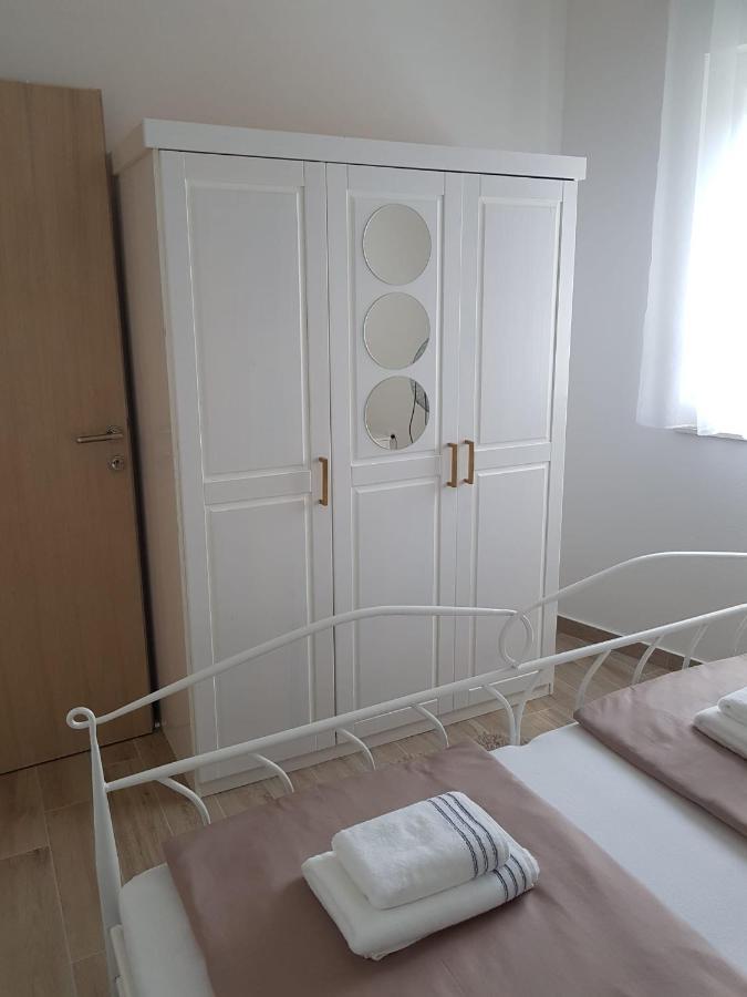Apartmani Tin Starigrad Paklenica Exterior photo