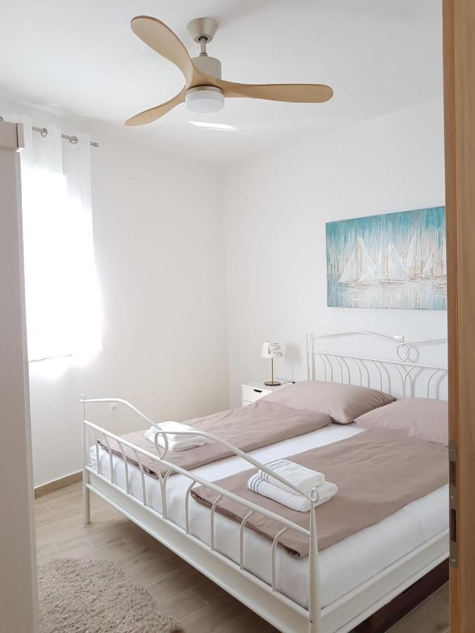 Apartmani Tin Starigrad Paklenica Exterior photo